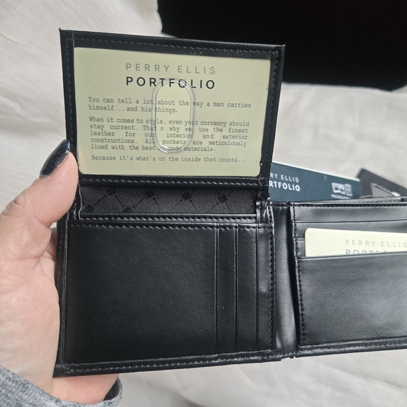 Perry Ellis Portfolio Passcase Leather Wallet - Picture 5 of 9